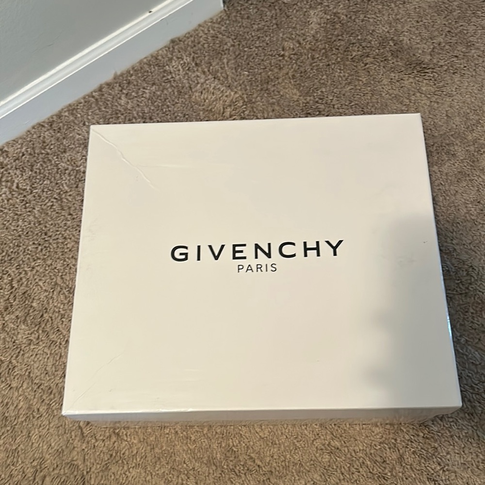 White Givenchy . Men :9 Used Condition